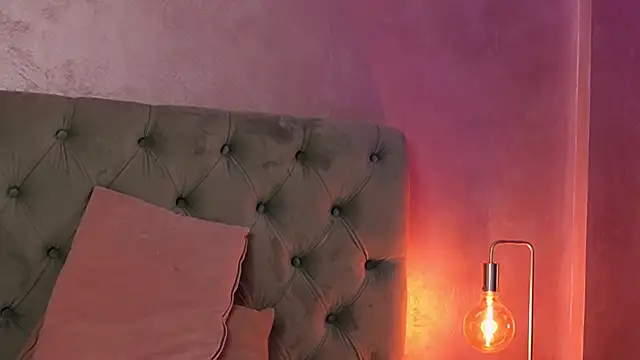 LucyWilow live