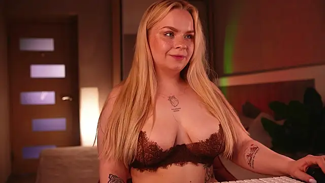 LisaLove3 live