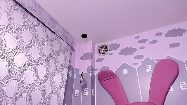 skinny_little18 live