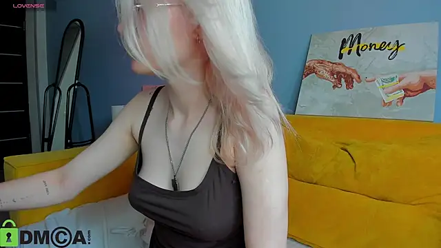 Nika-Smith live