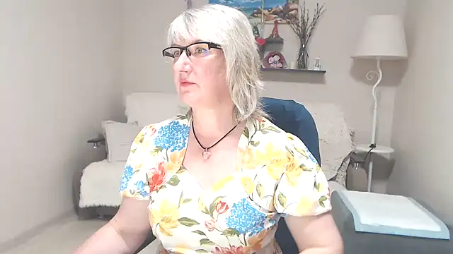 FleurMays live