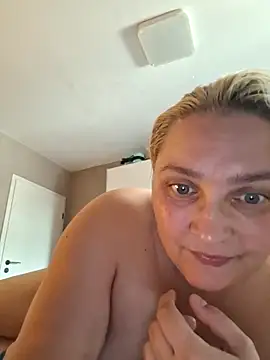 MaskedQueen77 live