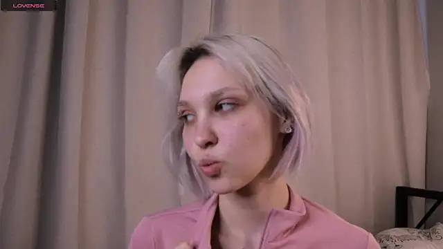 ThersaLayhew live