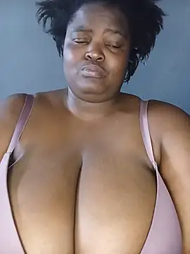 ChubbyLucia live