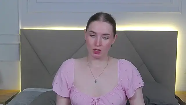 ArianaMilss live