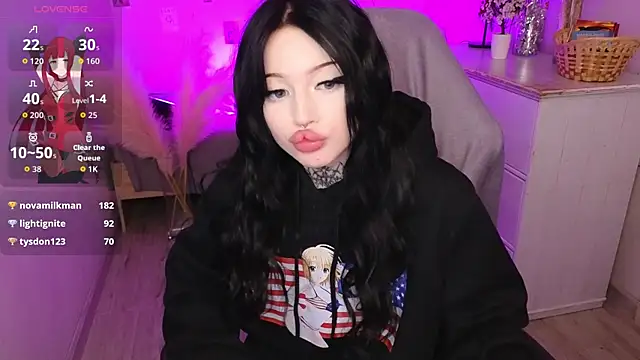 Emma_Kirks live