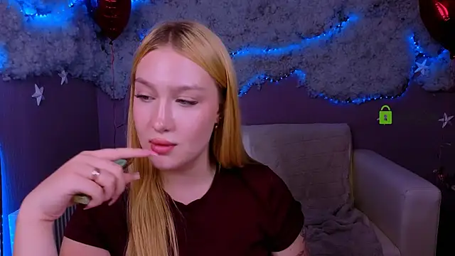 playful_sophie live