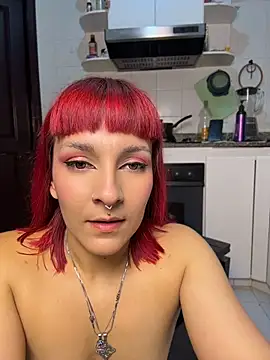Amelie-RedHoney live