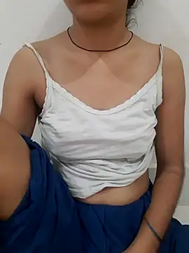 Meenakshi_rajput live