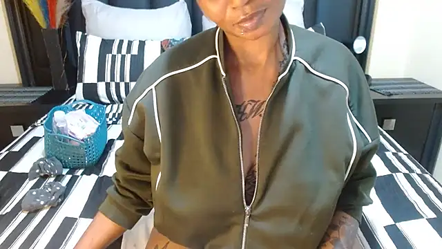 NaughtyLuux12 live