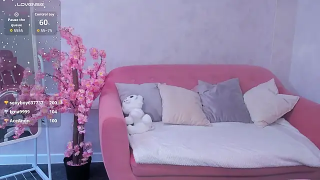 Miaa_Hill live