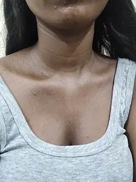 Simran_0011 live