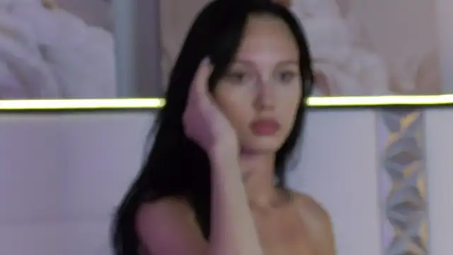 Lia_tins live