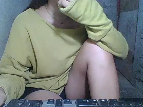 Skinny_PinayGirljust18 live