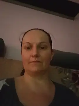BustyLadyAlma live