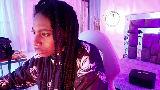 Queen_perla_ live