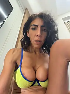 Yasmiinee live