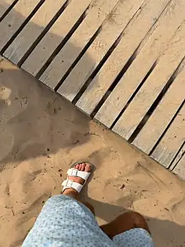 Julia_and_the_cock live