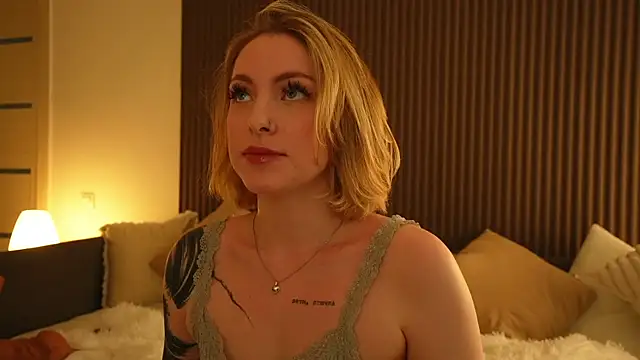 peach_in_stockings live
