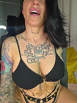 EmilyDiazofficial live
