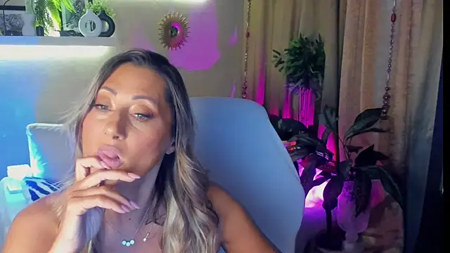 SarahAlluring live