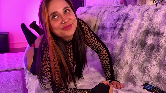 KyraDesire live