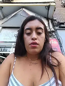 MissNyraSecret live