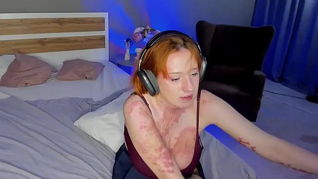 Maya_foxy live