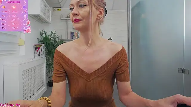 EllaMilf_ live