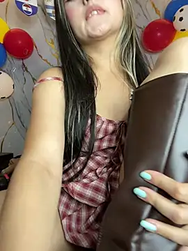 Tinakitten live