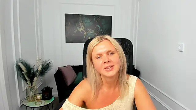 AgathaKlouin live