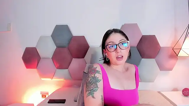 Emilywatsonn live