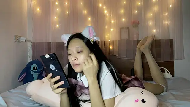 shy_pink_doll live