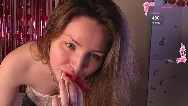 Lora_Rosee live
