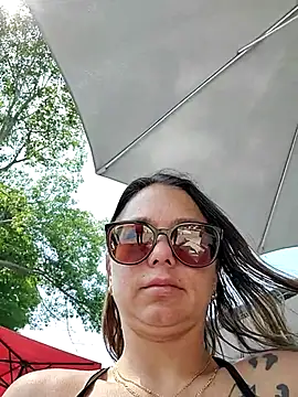 Couple_Canada live