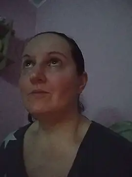 BustyLadyAlma live