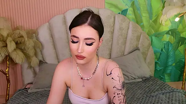 EmmaLawrens live