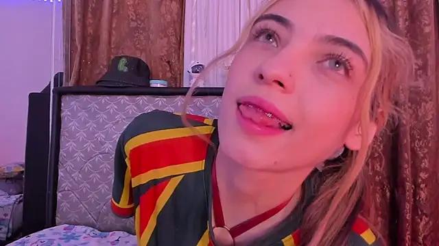 Sophie_vega1 live