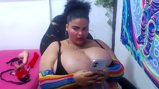 latina_bigboos25 live