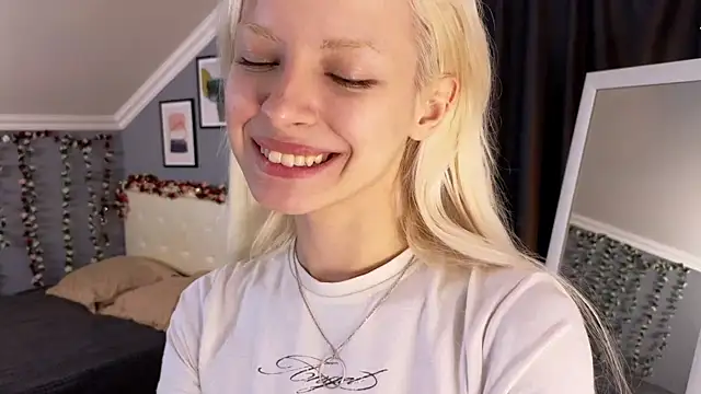 Naomi_Demio live