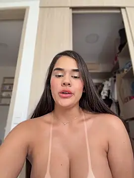 BellaLeclair live