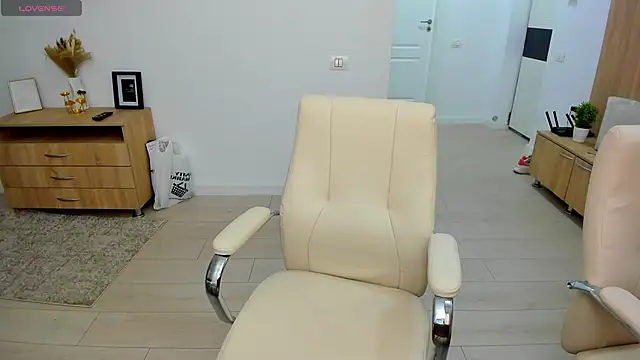 CurlyMaddie live