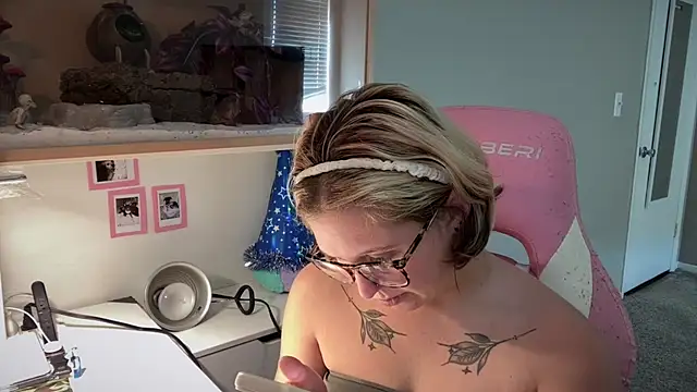 MUSCLEMOMMY1365 live