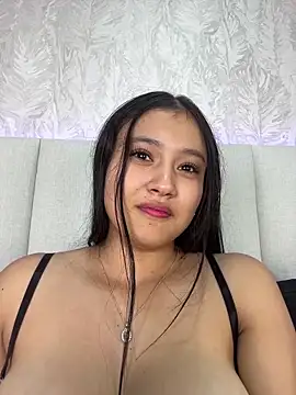 amara_huxly live