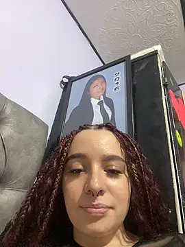 karla-thomsom10 live