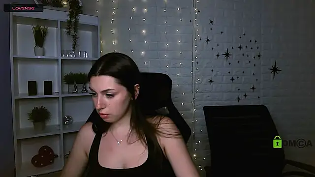 amalialowell profile