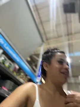 JuanitaMore01 live