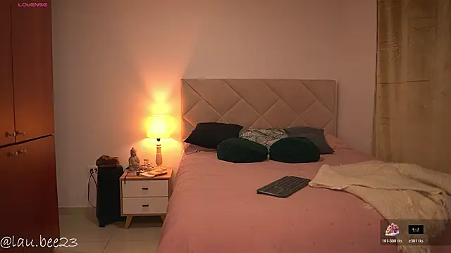 Lau_Bee live