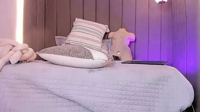 Ashley_Beaomunt live