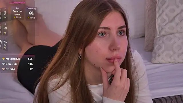 EvaAkiins live